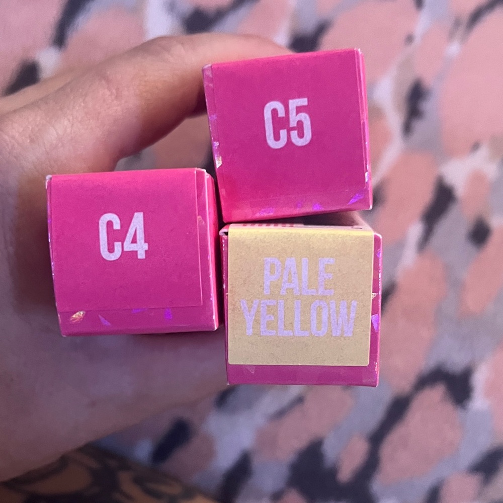 Concealer lot